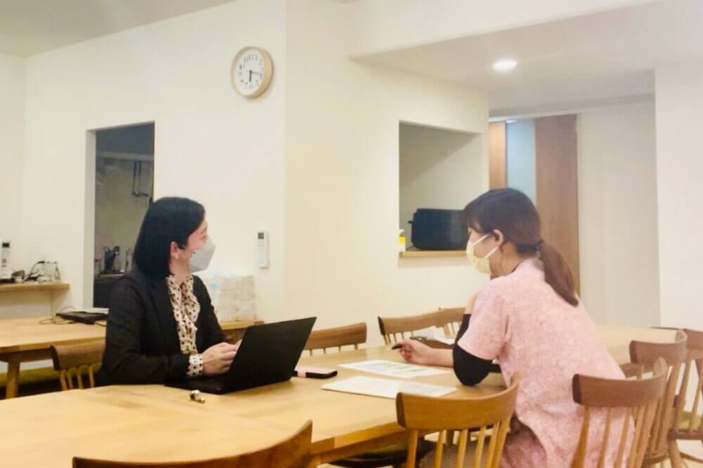 面接や面談など「スタッフ」のアドバイザー役も